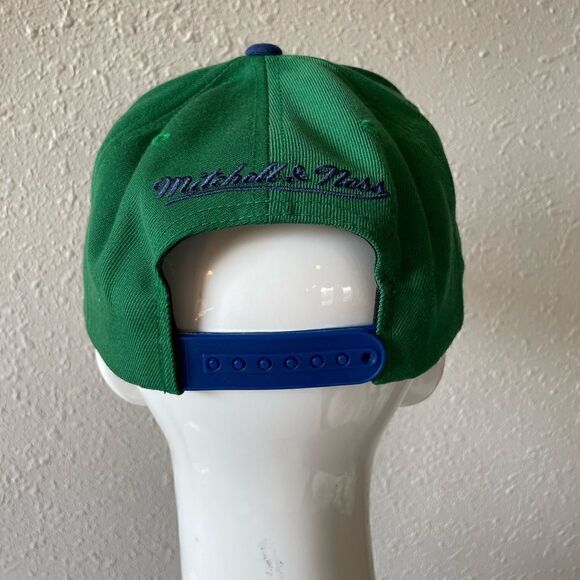 NWT Mitchell & Ness Vintage Hockey Vancouver Canucks Adjustable Flat Bill Cap - Picture 5 of 9
